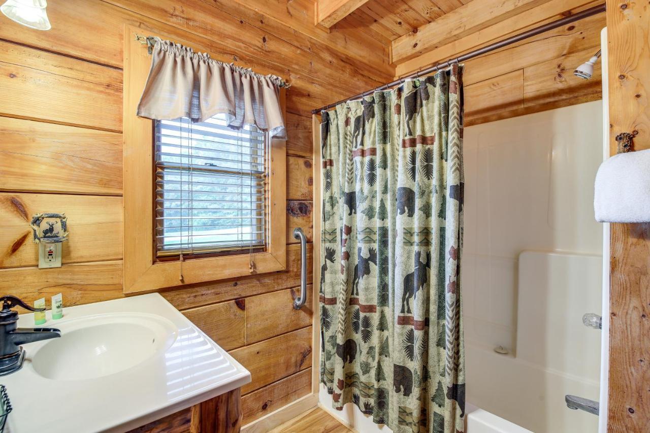 Sevierville Cabin With Wraparound Deck And Lake Access 외부 사진